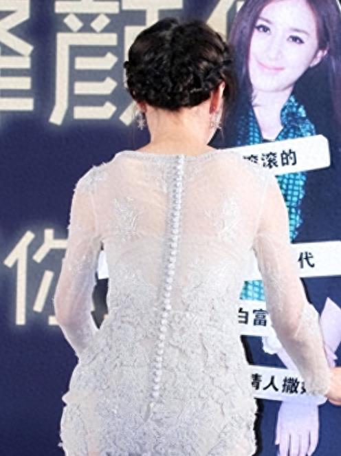 女明星着装暴露争议_金泫雅时尚自由批评_女明星脱了内裤图片