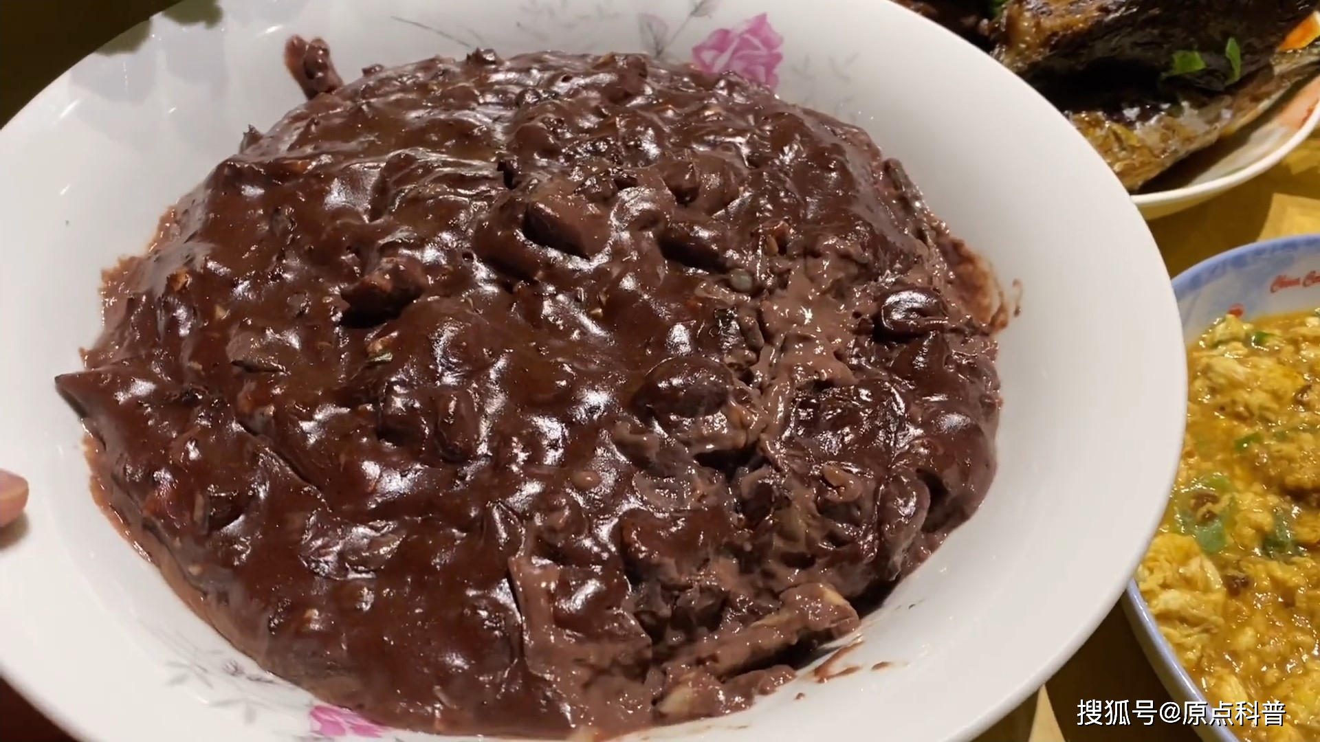 云南昆虫宴特色菜_黑暗料理排行榜前十名网红,_中国黑暗料理盘点