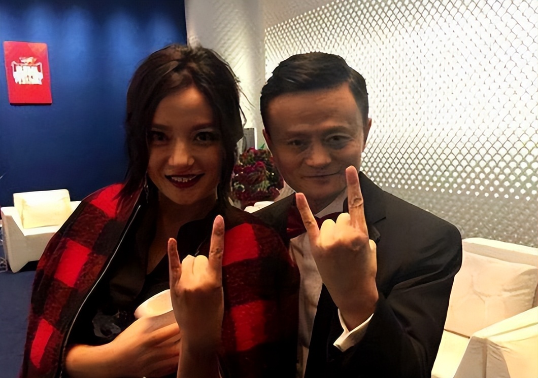 赵薇消失四年原因_赵薇近期动态分析_赵薇现在还在娱乐圈吗