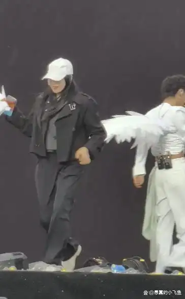 女明星直播间_女明星卸妆前后对比_伊能静直播真实状态